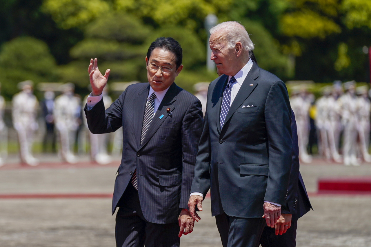 US President Joe Biden (right) meets with Japanese Prime Minister Fumio Kishida at Akasaka Palace on May 23, 2022, in Tokyo. (FILE PHOTO - AP)