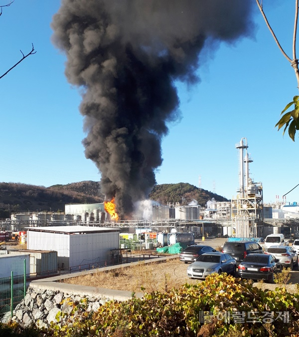 지난해 12월 13일 폭발 화재가 발생한 여수국가산단 내 석유화학제품 제조공장.