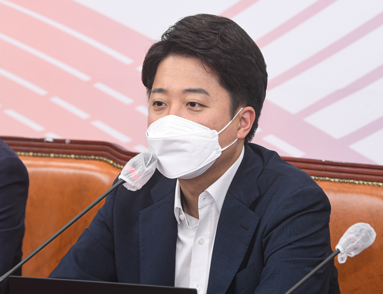 국민의힘 이준석 대표가 20일 국회에서 열린 최고위원회의에서 "최고위원회 의장 직권으로 오늘부터 비공개회의에서 현안 논의는 하지 않겠다"고 발언을 하고 있다. [연합]