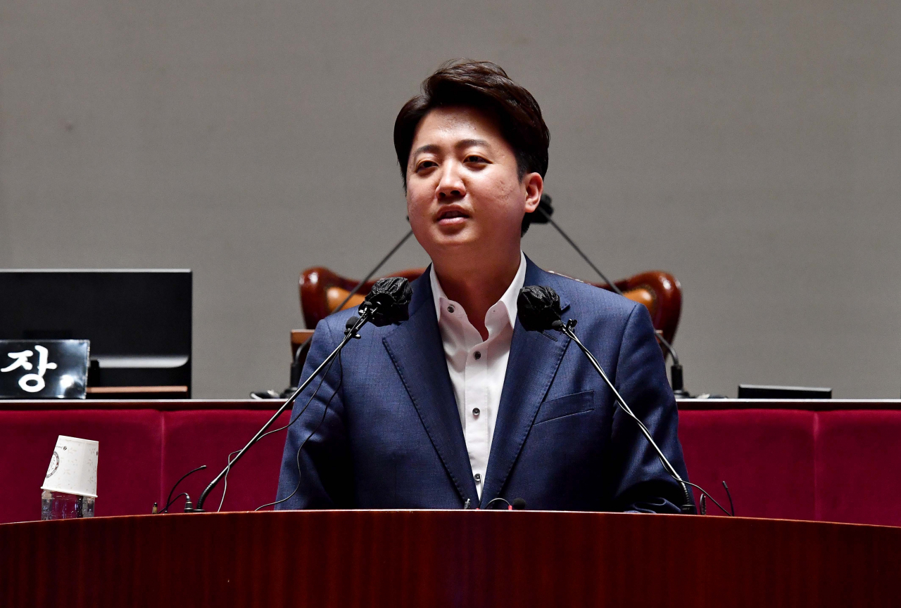 이준석 국민의힘 대표가 14일 서울 여의도 국회에서 열린 국민의힘 의원총회에서 발언하고 있다. 연합뉴스