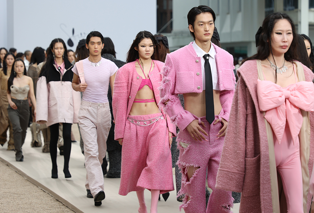 This image shows models walking down a stage during Seoul Fashion Week Fall/Winter 2022, held on March 18. (Yonhap)