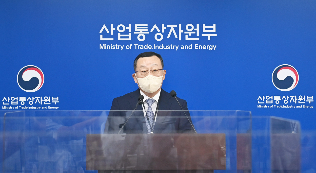 조성환 현대모비스 대표이사가 20일 정부세종청사 산업부 기자실에서 ‘우리나라 최초 국제표준화기구 차기 회장 선거 출마’ 관련 브리핑을 하고 있다. [연합]