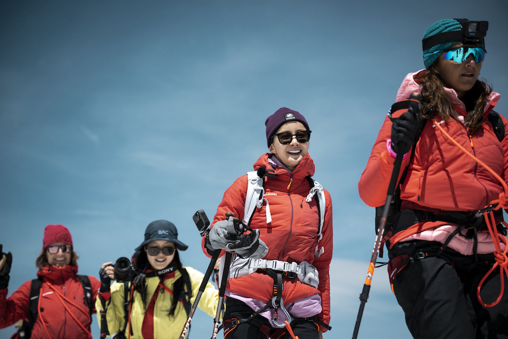 장하다 이시영, 스위스 해발4164m 인간띠 신기록