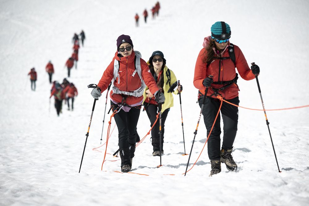 장하다 이시영, 스위스 해발4164m 인간띠 신기록