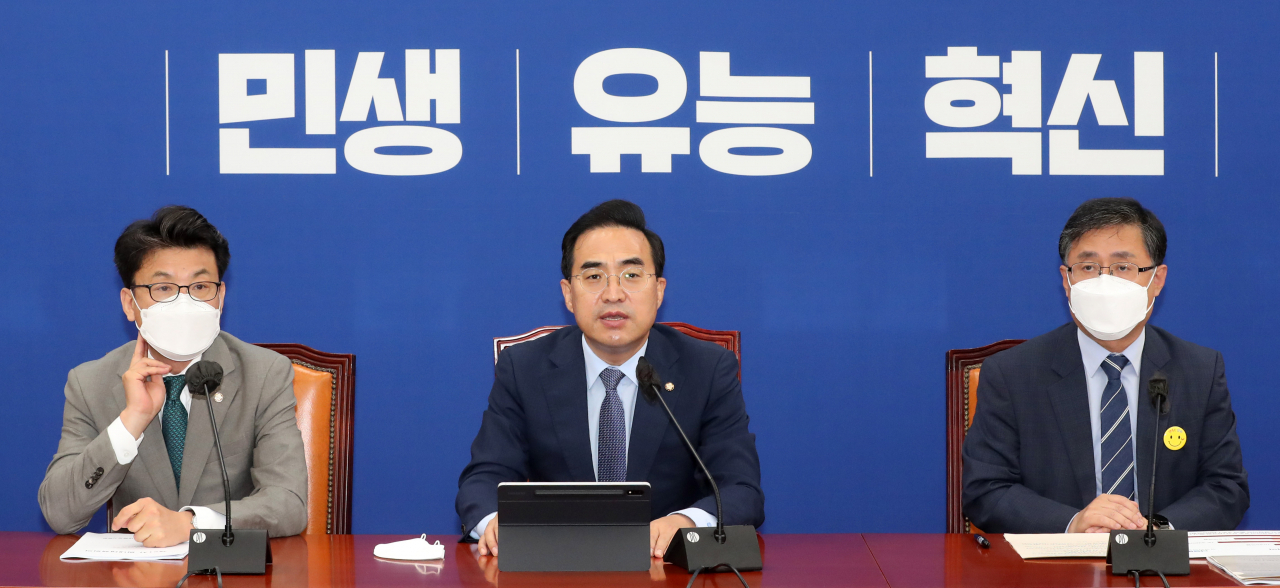 더불어민주당 박홍근 원내대표가 21일 오전 국회에서 열린 원내대책회의에서 모두발언하고 있다. [연합]