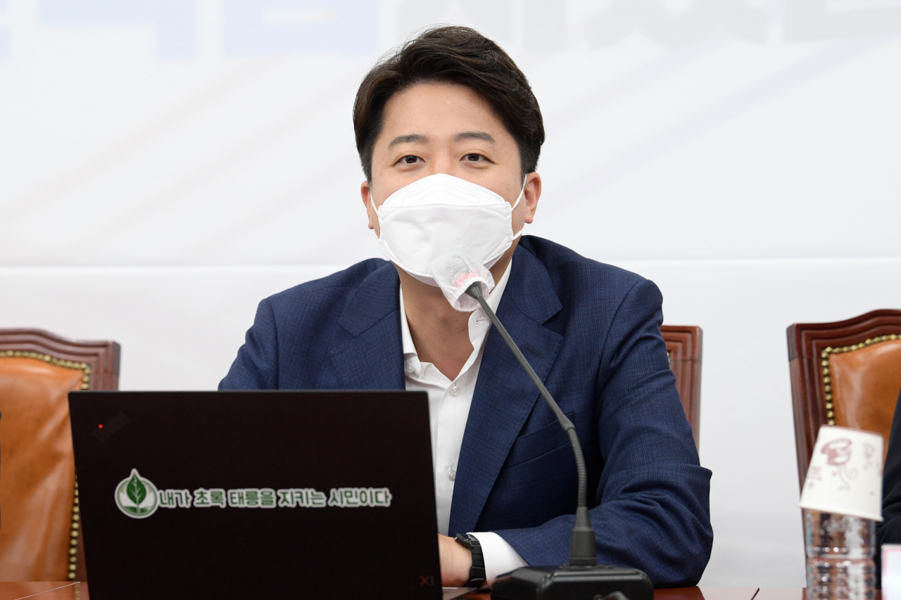 이준석 국민의힘 대표가 지난 13일 오전 서울 여의도 국회에서 열린 최고위원회의에서 모두발언을 하고 있다. [이상섭 기자]