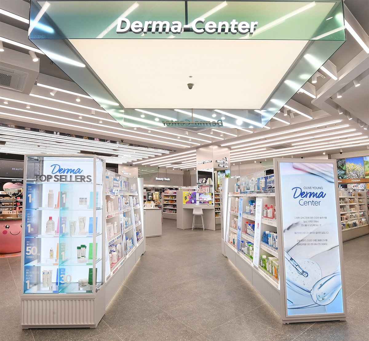 올리브영 홍대 타운 매장의 ‘더마 센터(Derma Center)존’ [CJ올리브영 제공]
