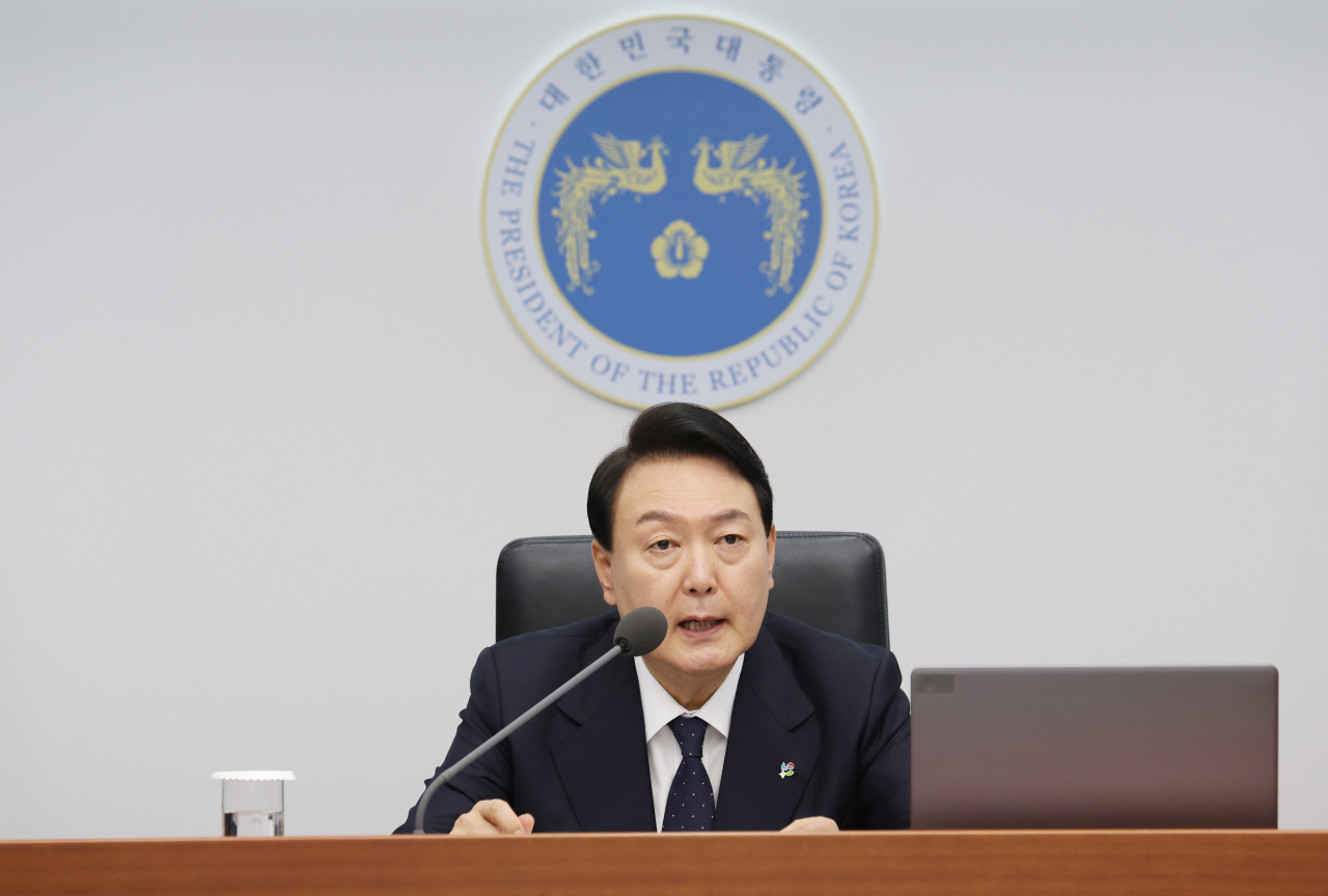 윤석열 대통령이 21일 서울 용산 대통령실 청사에서 열린 국무회의에서 발언하고 있다. [연합]