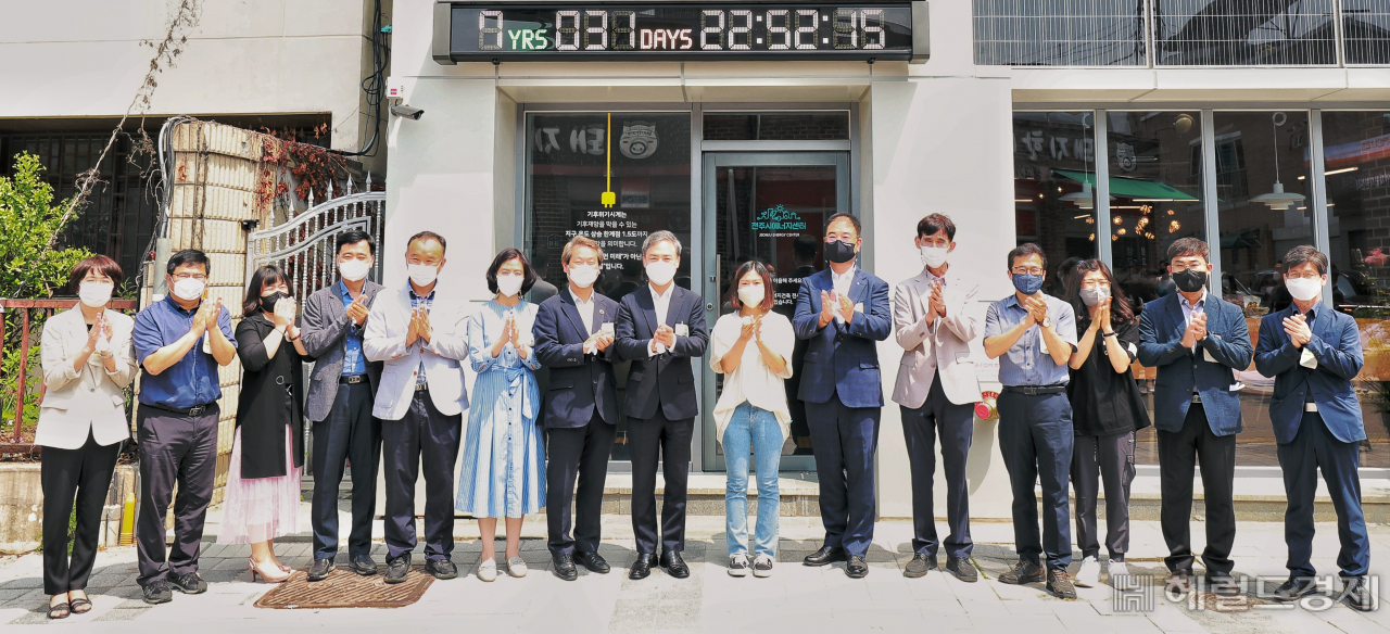 전주시는 21일 전주시 에너지센터에서 김승수 전주시장과 김일수 한국에너지공단 전북본부장, 일반시민 등 50여 명이 참석한 가운데 센터 개관행사를 개최했다.