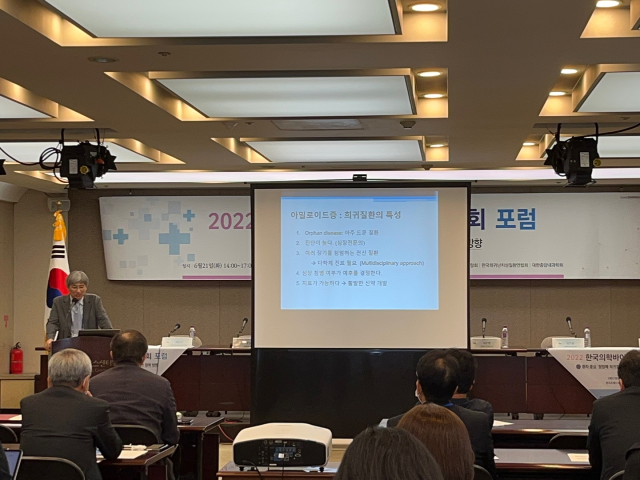 암과 중증·희귀질환으로 투병 중인 환자와 가족 등 응답자의 62.8%(157명)가 치료 과정에서 가장 힘든 부분으로 '경제적 요인'을 꼽았다. 특히 환자 10명 중 4명이 넘는 44.0%(110명)가 약값 부담 등의 이유로 실제 치료를 중단한 경험이 있었다고 응답했다.