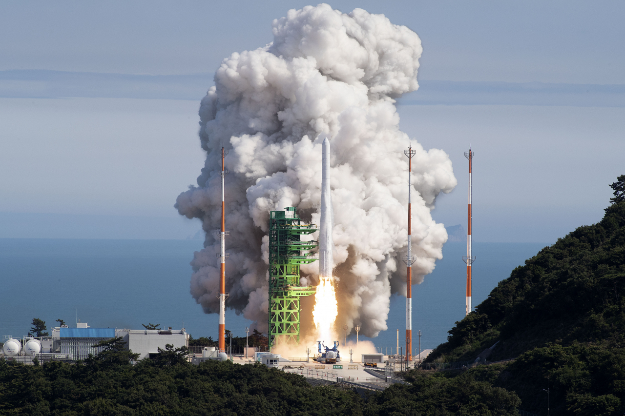 This photo provided by the Korea Aerospace Research Institute shows South Korea's homegrown space rocket Nuri lifting off from Naro Space Center in Goheung, South Jeolla Province, southwestern South Korea, on Tuesday. ( Korea Aerospace Research Institute)