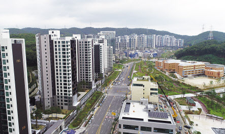 도시개발사업의 절차적 투명성을 확보하고 민간참여자의 이익을 제한하기 위한 목적의 도시개발법 개정안이 오늘부터 시행된다. 경기도 성남시 분당구 판교대장 도시개발사업구역 모습. [연합]