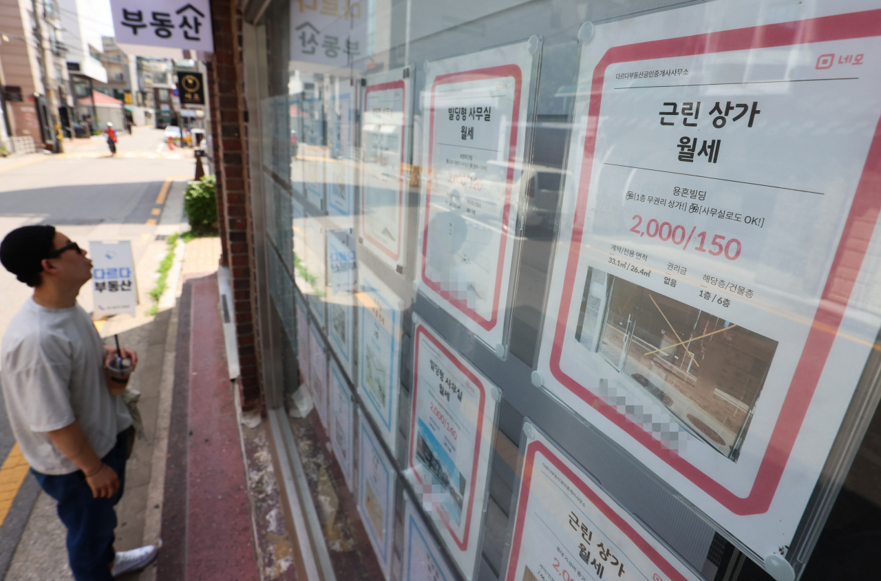 서울 시내 부동산 중개업소의 전,월세 게시물 모습. [연합뉴스]