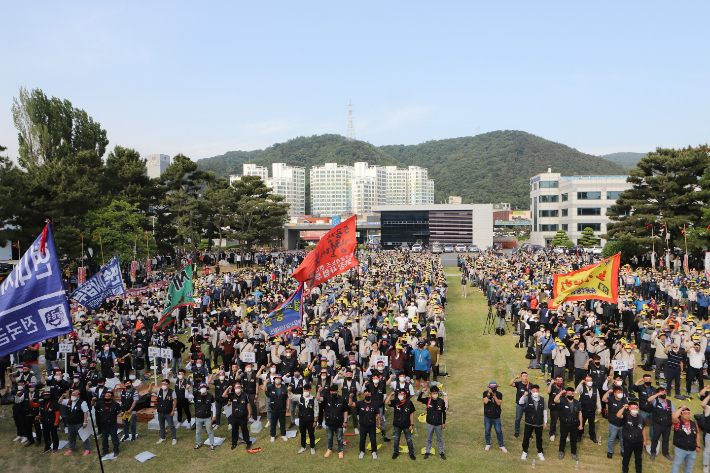 지난해 5월 금속노조 현대차지부가 울산공장에서 임금 투쟁 출정식을 열고 있다. [현대차 노조 제공]