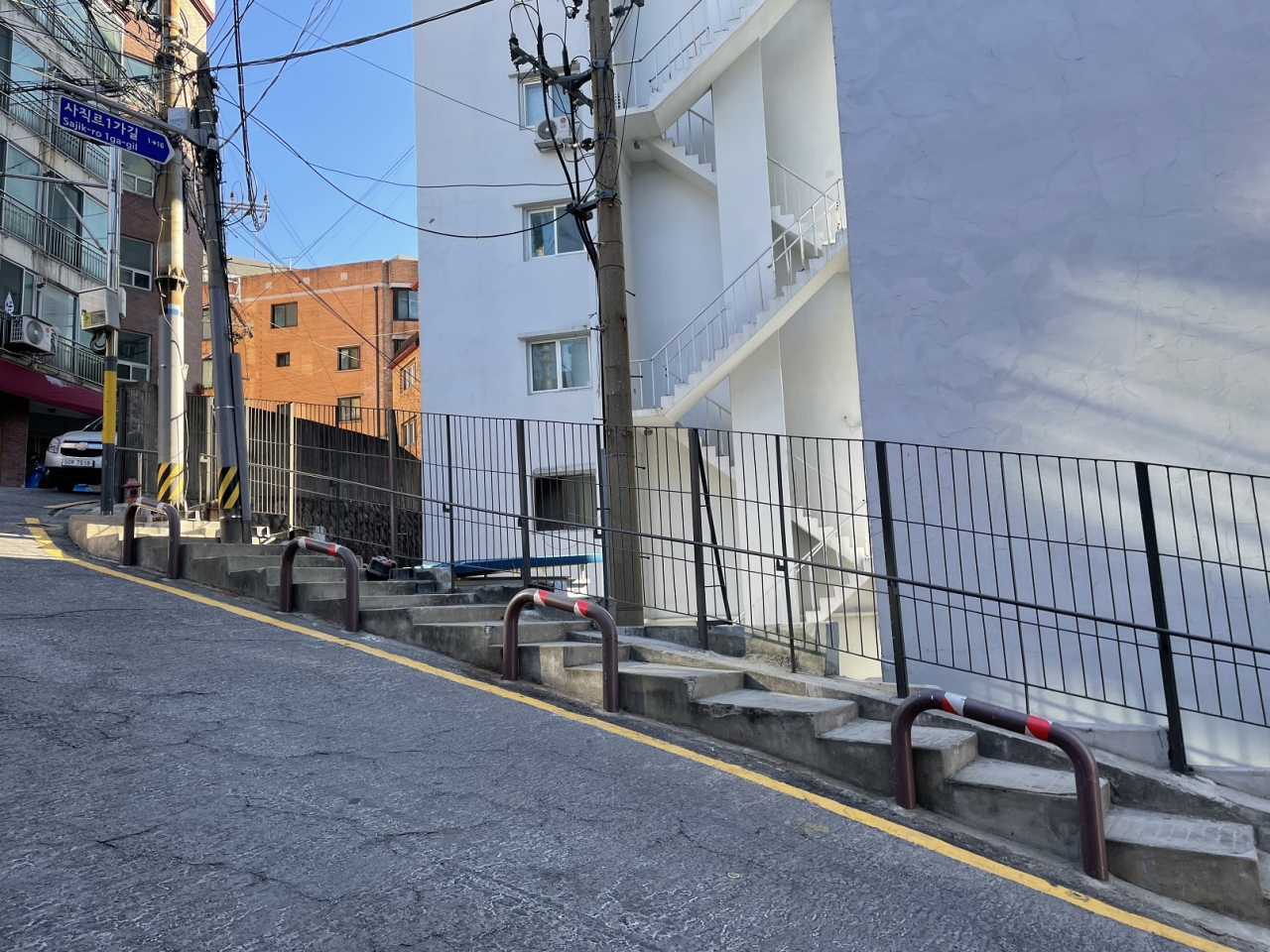 대성맨션 노후 외부담장 교체. [종로구 제공]