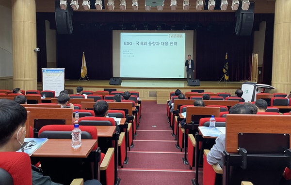22일 전남대 여수캠퍼스에서 ESG경영 설명회가 열리고 있다. [영산강환경청 제공]