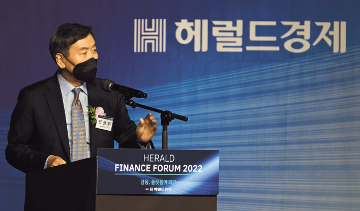 ‘헤럴드 금융포럼 2022’에서 기조연설을 하고 있는 전광우 세계경제연구원 이사장. 박해묵 기자