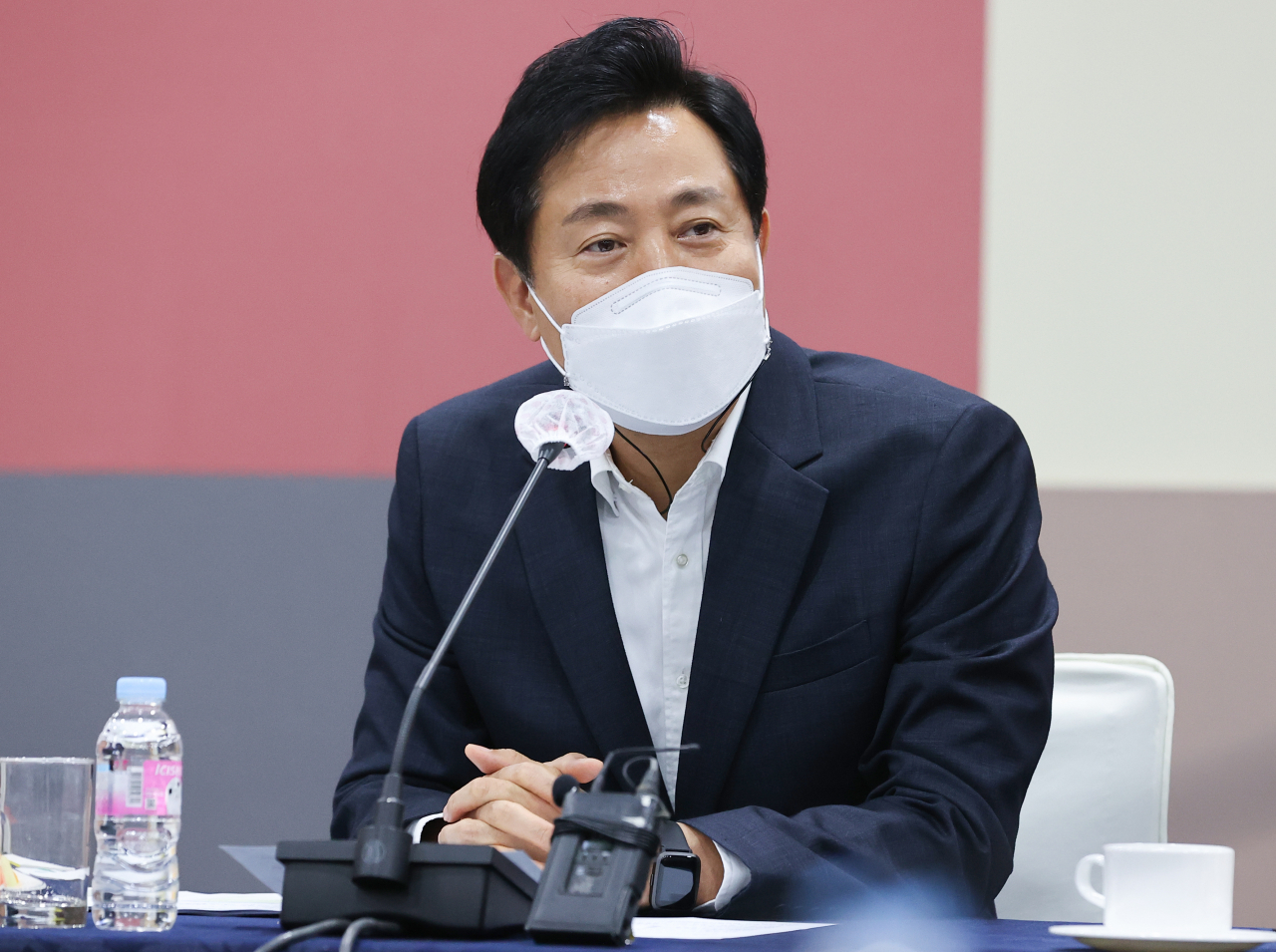 오세훈 서울시장이 6·25전쟁 제72주년을 이틀 앞둔 23일 오후 서울 중구 서울시청에서 열린 시내 12개 보훈단체 대표들과의 간담회에서 인사말을 하고 있다. [연합]