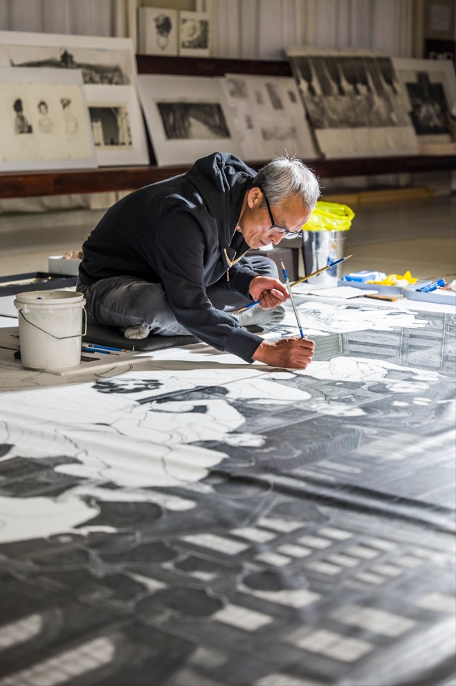 Lee Sang-il draws at his studio in L’art de la vie in Icheon, Gyeonggi Province. (Jeon Jae-ho/L’art de la vie)