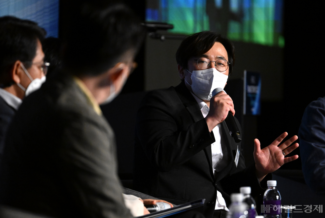23일 서울 중구 소공동 더 플라자호텔에서 열린 '헤럴드 금융포럼 2022'에서 정윤호 해빗팩토리 대표이사가 참석해 발언하고 있다. 임세준 기자