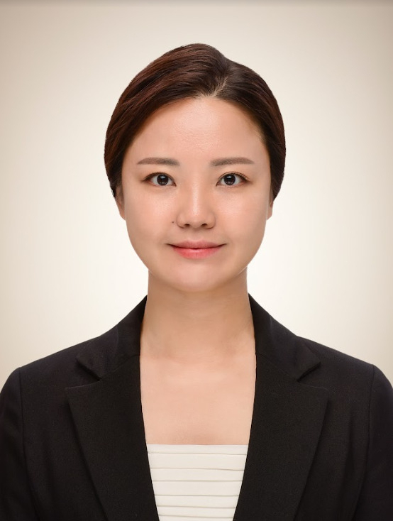 페로브스카이트 태양전지 효율 향상과 상용화 기반을 마련한 공로를 인정받아 최우수상을 수상한 김민진 한국에너지기술연구원 박사.[NST 제공]