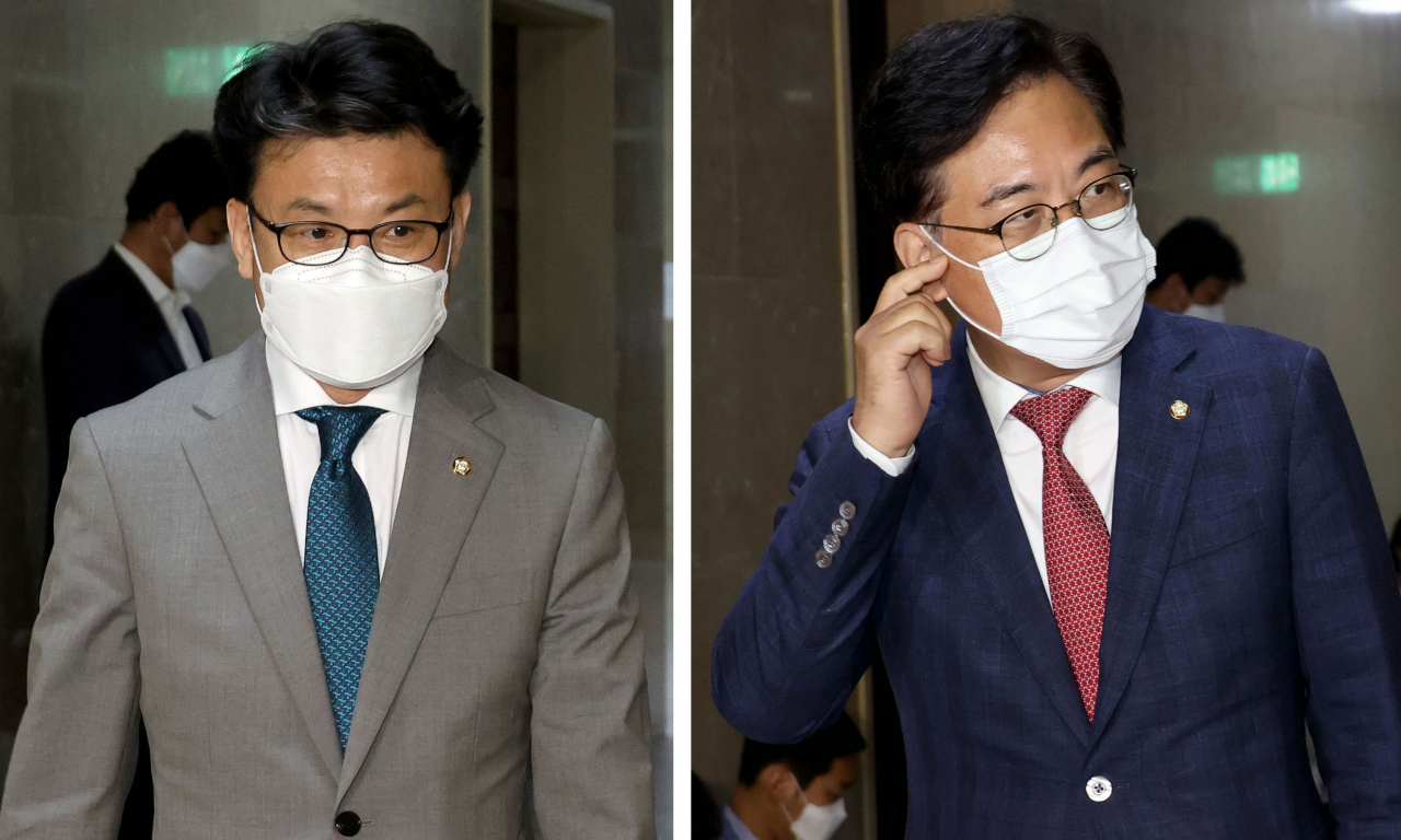 국민의힘 송언석 원내수석부대표(오른쪽)와 더불어민주당 진성준 원내수석부대표가 지난 21일 오후 국회 원구성협상을 위해 본관 운영위원장실로 들어가고 있다. [연합]