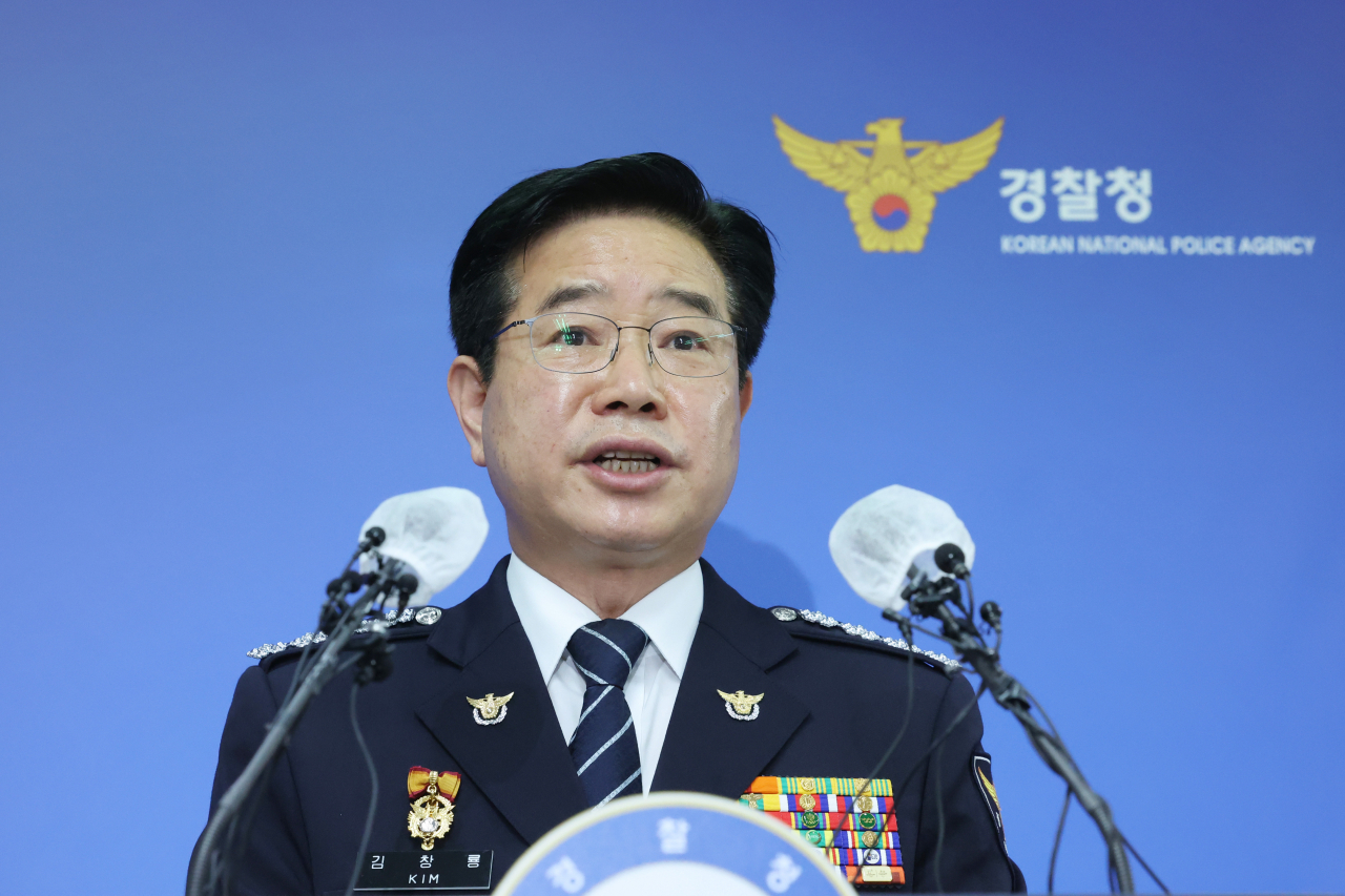 김창룡 경찰청장이 27일 오전 서울 서대문구 경찰청 브리핑룸에서 사의 입장을 발표하고 있다. [연합]