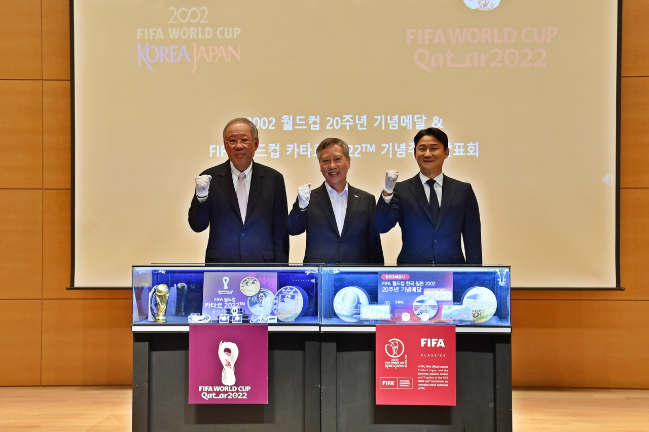 Commemorative medals for 2002 Korea-Japan World Cup on sale - The