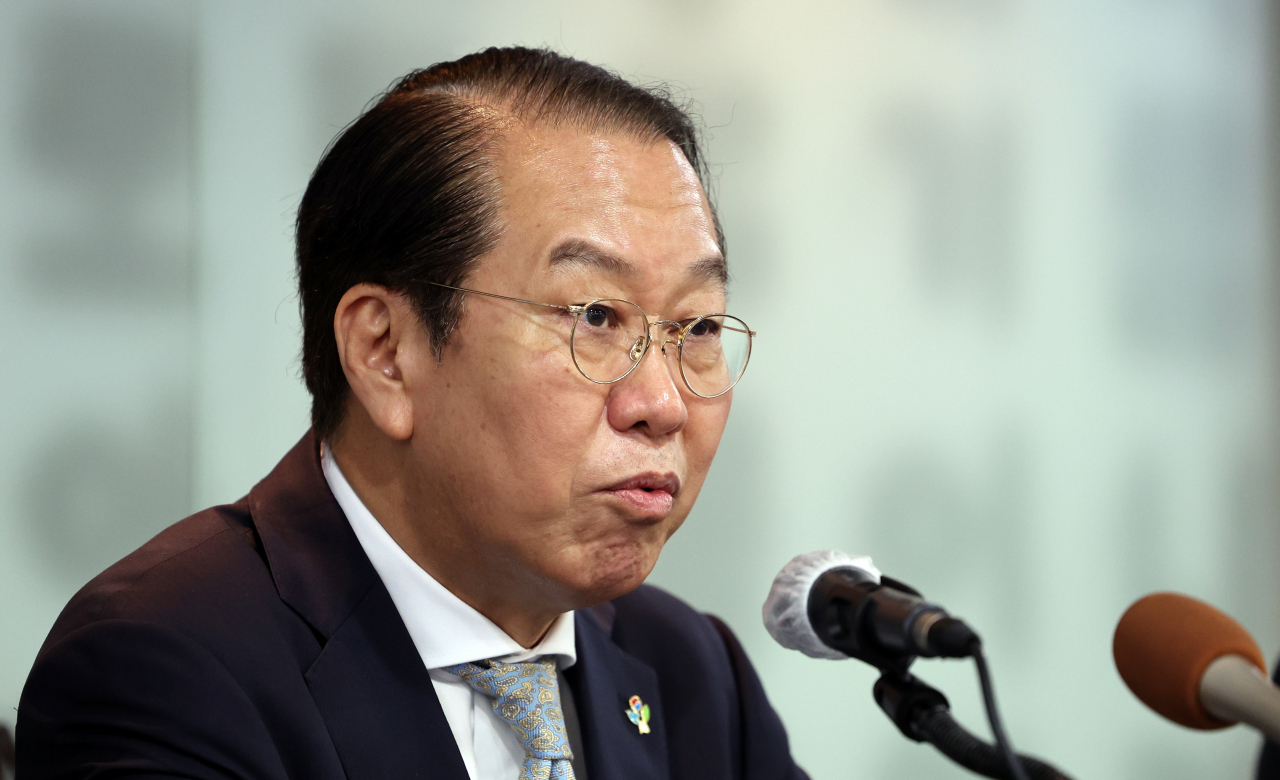 권영세 통일부 장관이 27일 서울 중구 한국프레스센터에서 서울외신기자클럽 초청 간담회를 하고 있다. [연합]