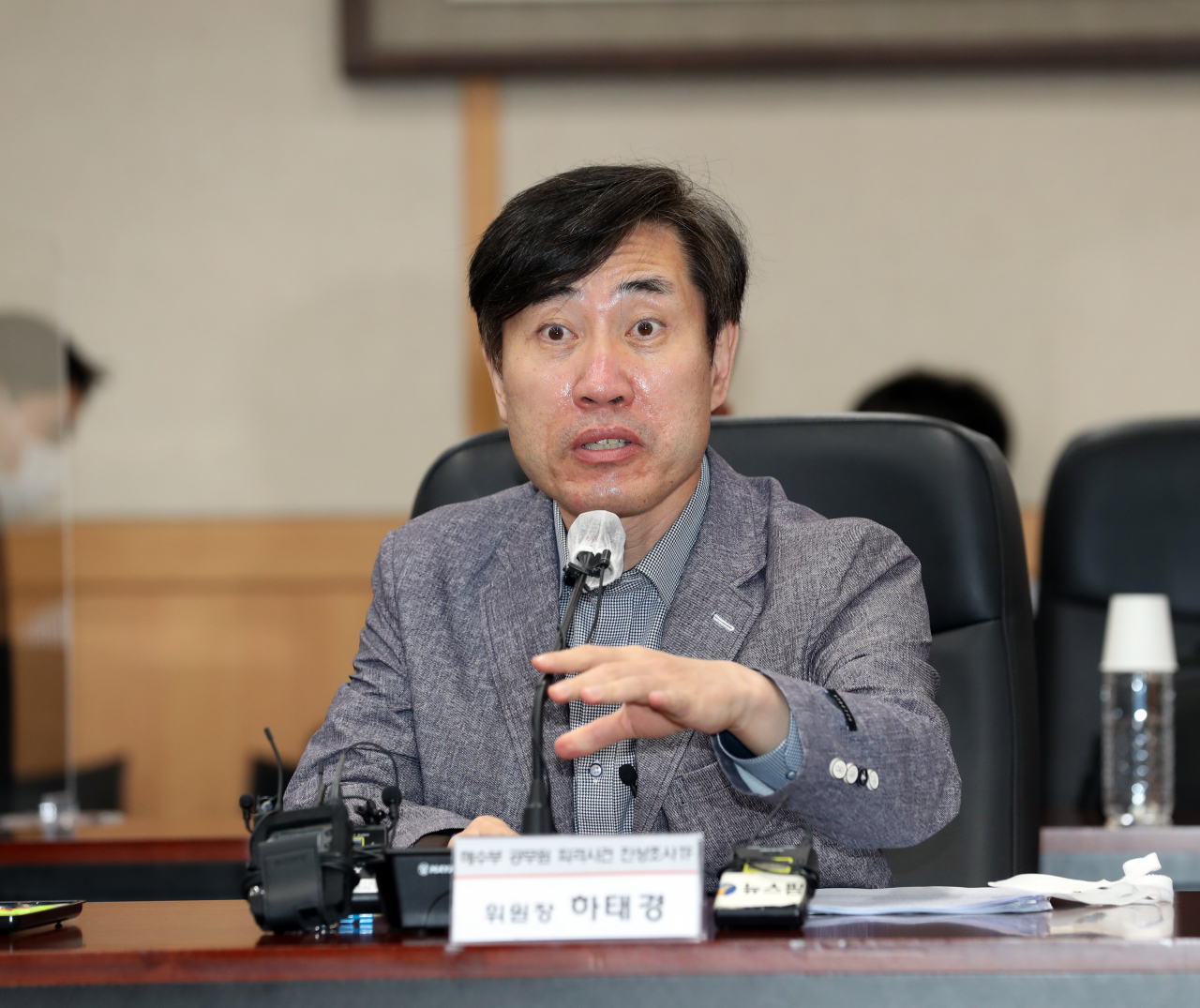 22일 오전 국민의힘 '해수부 공무원 피격사건 진상조사 태스크포스(TF)' 위원장인 하태경 의원 등이 인천시 연수구 송도동 해양경찰청에서 해경청 지휘부와 면담을 하고 있다. [연합]