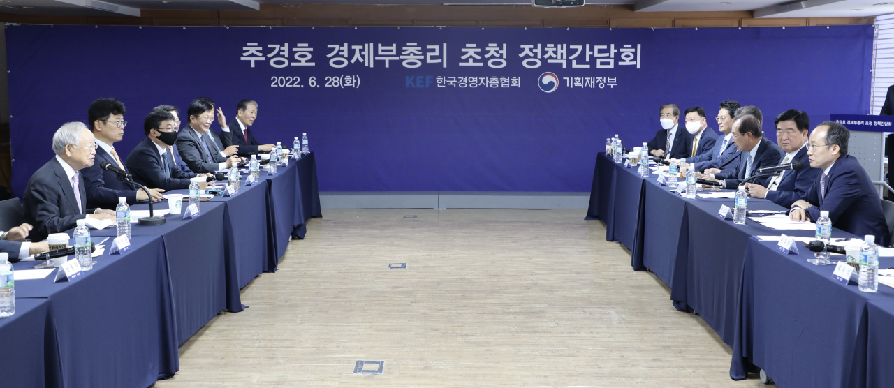 28일 서울 마포구 경총회관에서 열린 ‘추경호 부총리 초청 간담회’. [경총 제공]