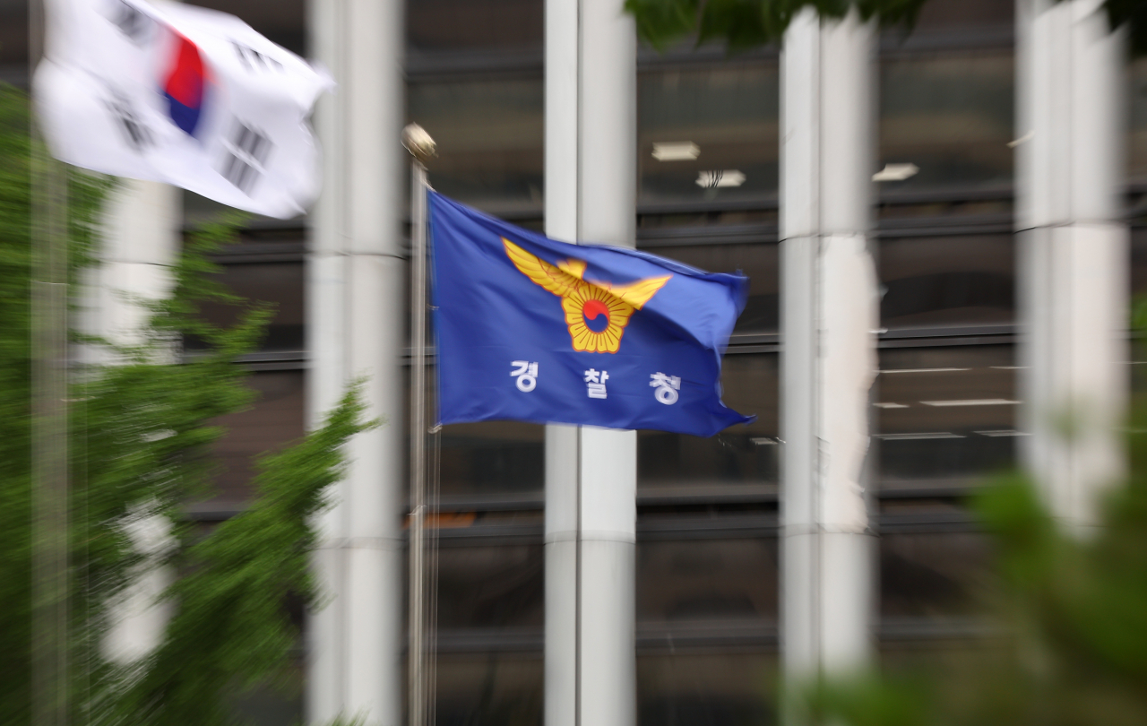 경찰의 강한 반발 속에 행정안전부가 경찰국 신설 뜻을 밝힌 가운데 28일 오전 서울 서대문구 경찰청에 걸린 깃발이 바람에 펄럭이고 있다. [연합]