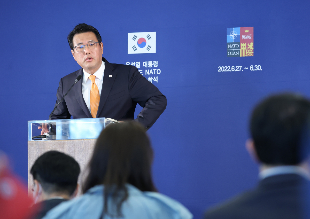 김태효 국가안보실 제1차장이 28일(현지시간)오전 스페인 마드리드의 프레스센터에서 북대서양조약기구(나토) 정상회의 관련 브리핑을 하고 있다. [연합]