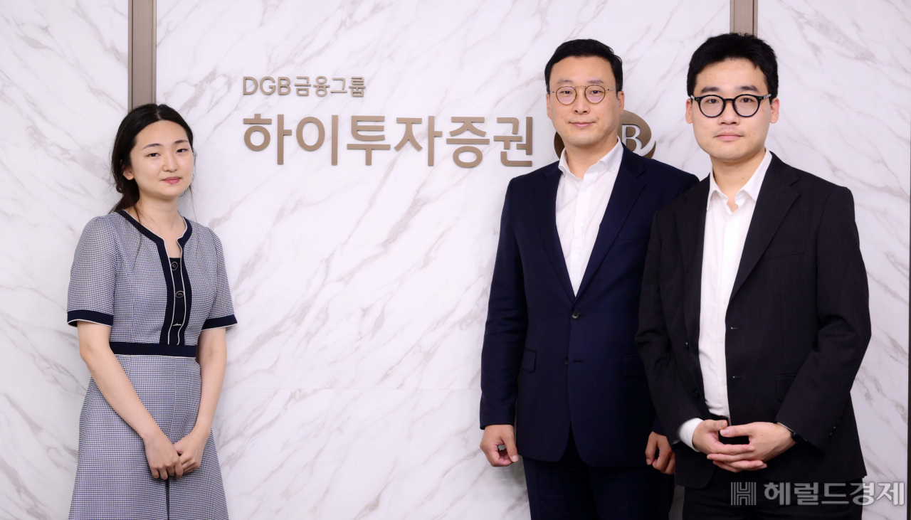 '로봇이 선사할 무인화 혁명' 보고서를 발간한 하이투자증권 FO팀. 왼쪽부터 조희승 선임연구원, 고태봉 리서치센터장, 이상수 선임연구원. 이상섭 기자