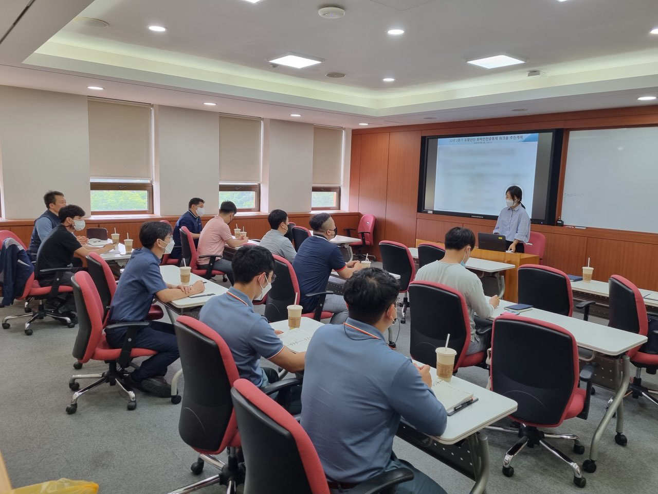 지난 23일 포항제철소, 세아특수강, 동국산업 등 포항산단 소재 12개 업체로 구성된 ‘포항산업단지 화학안전공동체’가 포스코인재창조원에서 워크숍을 진행했다. [포스코 제공]