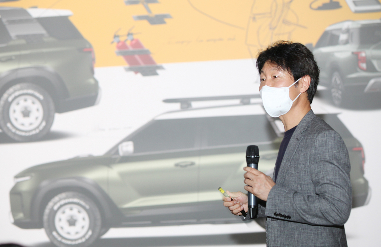 이강 쌍용차 디자인센터 상무는 쌍용차 디자인이 추구할 방향을 1·2세대 코란도와 무쏘에서 찾았다고 했다. [쌍용차 제공]