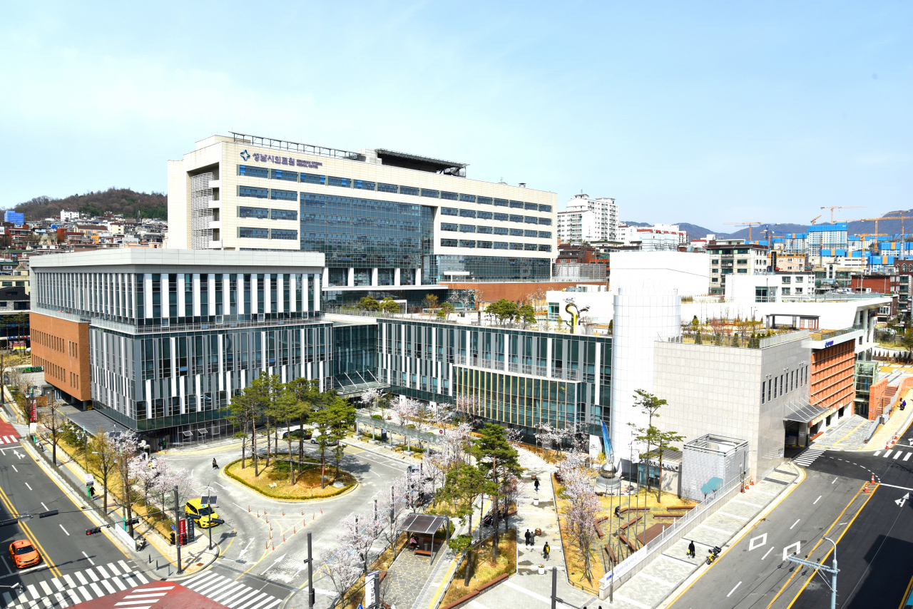 성남시의료원.