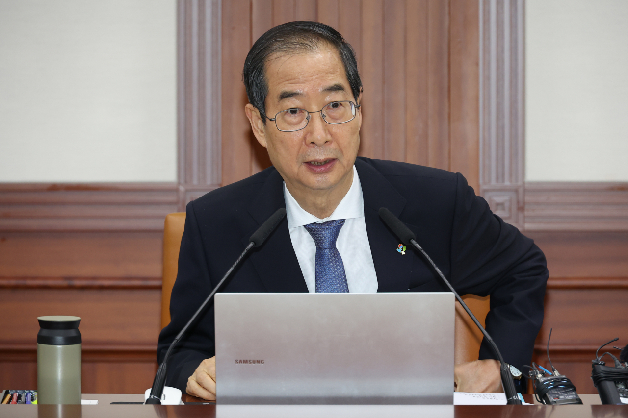 Prime Minister Han Duck-soo presides over a coordination meeting on key state affairs at the government complex in Seoul on Thursday (Yonhap)
