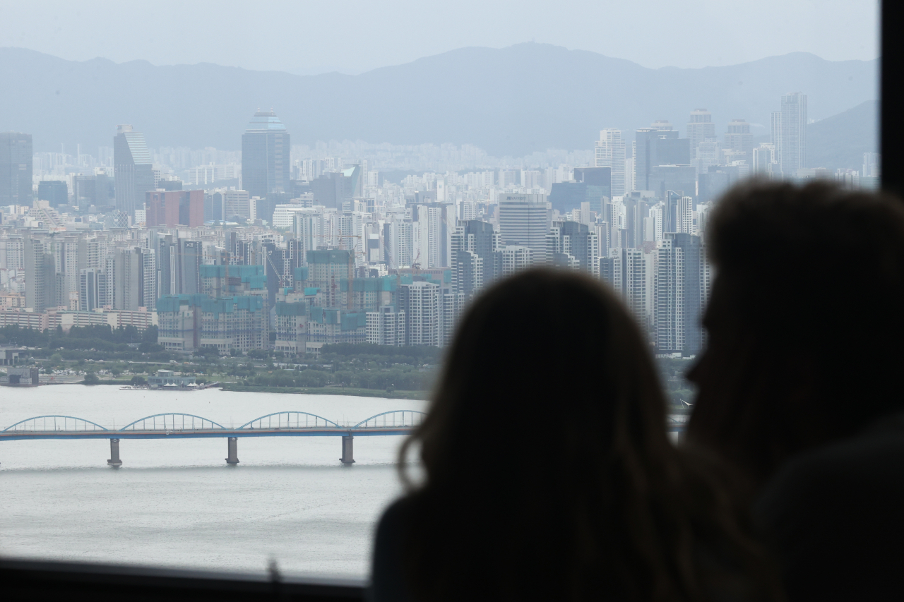 뜨겁던 서울 맞나요?…상반기 4곳 빼고 아파트값 다 떨어졌다 [부동산360]