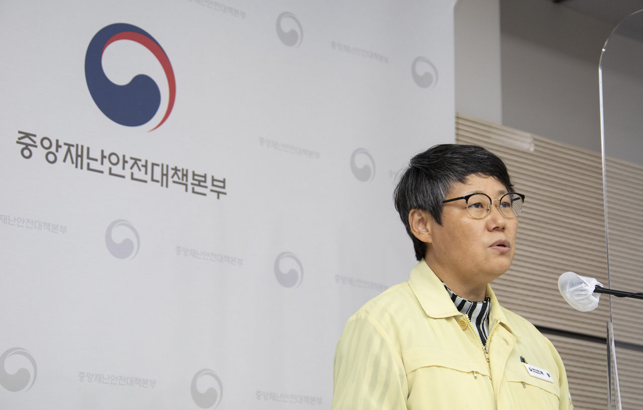 박향 보건복지부 중앙앙사고수습본부 방역총괄반장이 지난 1일 정부세종청사에서 코로나19 대응 정례브리핑을 하고 있는 모습. [연합]