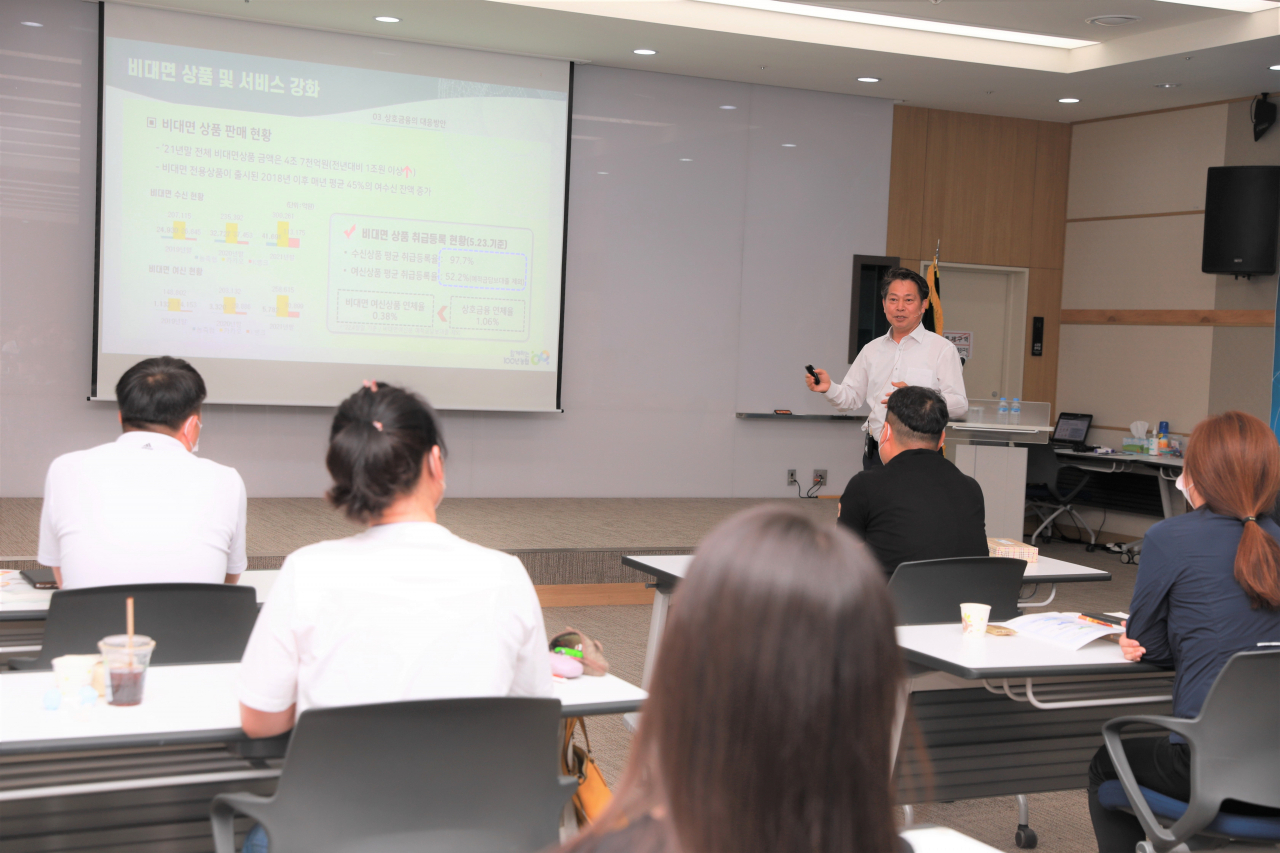 조소행 농협중앙회 상호금융 대표이사가 지난달 30일 농협 경주교육원에서 '상호금융 MBA' 34기 교육생을 대상으로 특강을 진행하고 있다.[농협중앙회 제공]