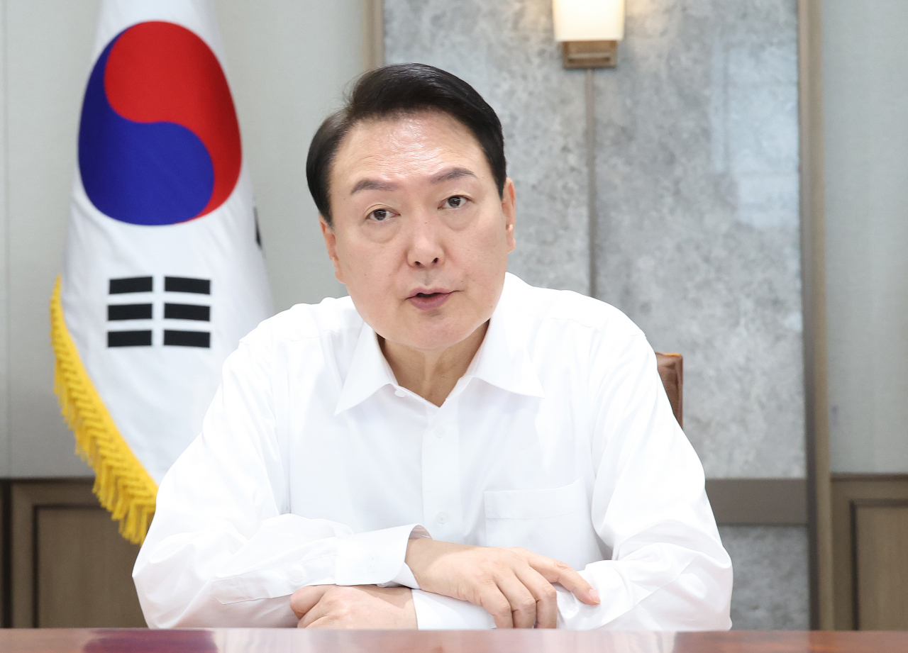 윤석열 대통령이 4일 오전 서울 용산 대통령실에서 열린 수석비서관회의에서 발언하고 있다. [연합]