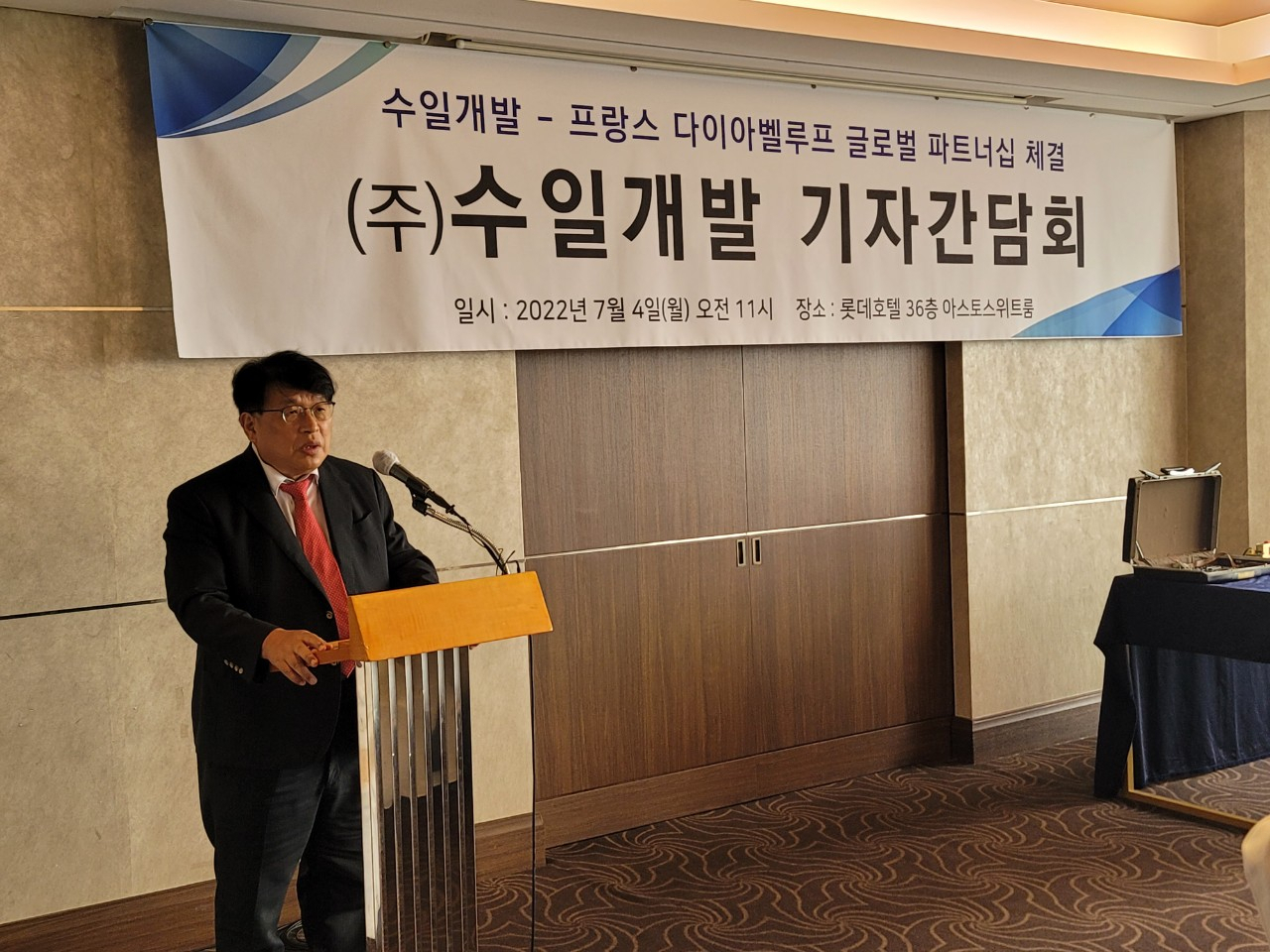 당뇨병 환자용 인슐린펌프 제조사인 ㈜수일개발(대표이사 최수봉, 염윤희)이 최근 체내 인슐린 전달에 적용하는 치료용 인공지능(AI)을 개발하는 프랑스 파리 소재 ‘다이아벨루프(Diabeloop)’와 파트너십을 맺고 국내와 유럽, 미국 등 세계시장에 공동 진출하는 것을 골자로 글로벌 개발 및 상용 계약을 체결했다고 4일 서울 롯데호텔에서 열린 기자간담회에서 발표했다.