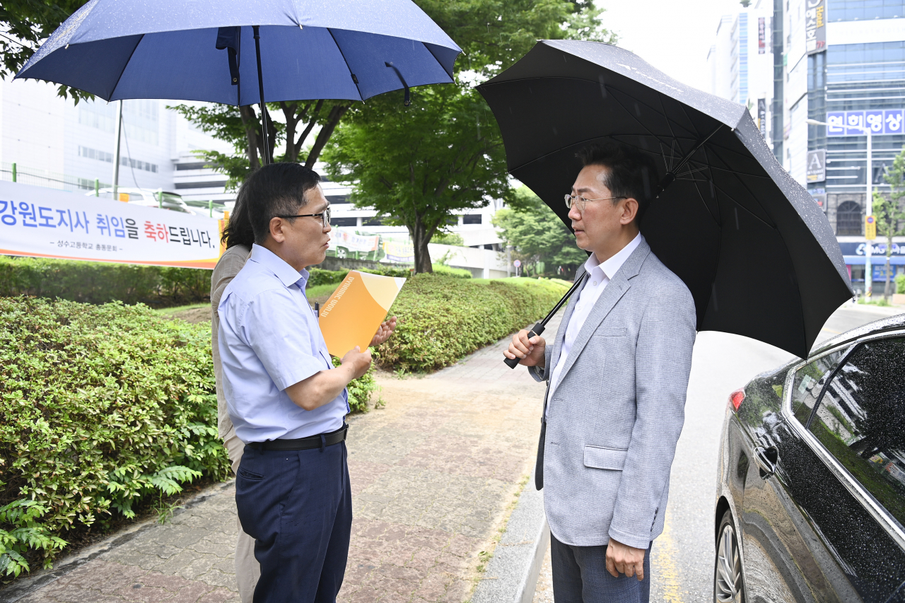 원강수(오른쪽) 원주시장, 고속버스터미널 정류소 예정지 방문