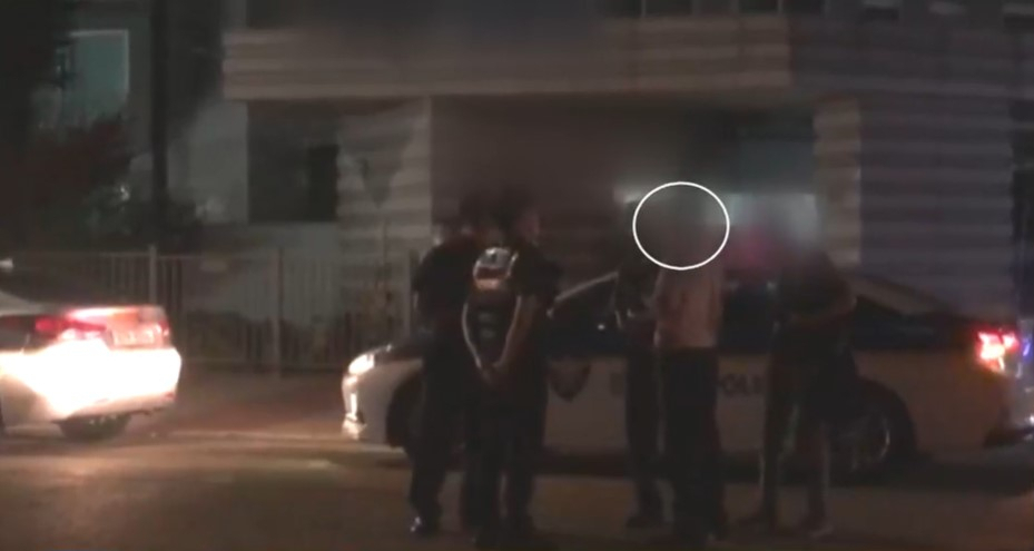 1일 만취한 남성이 경찰에게 자신이 부시장이라고 신분을 밝히며 경찰서장을 거론하고 있다. [KBS 화면]