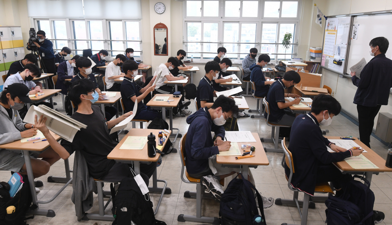 2022년 전국연합학력평가가 실시된 지난달 9일 오전 서울 용산고에서 3학년 학생들이 시험을 보고 있다(사진은 기사 내용과 관련없음). [연합]