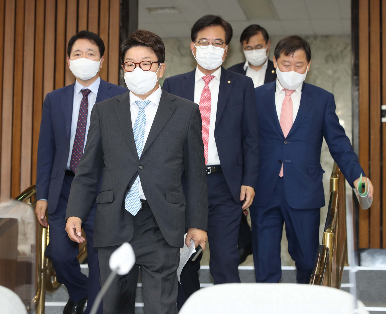 권성동 국민의힘 원내대표가 5일 서울 여의도 국회에서 열린 원내대책회의에 참석하고 있다. [연합]