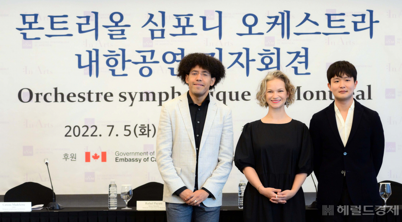 북미를 대표하는 명문 악단 중 하나인 몬트리올 심포니 오케스트라가 바이올리니스트 힐러리 한, 피아니스트 선우예권과의 협연 무대를 선보인다. 라파엘 파야레 몬트리올 심포니 오케스트라 음악감독은 “이번 연주회는 몬트리올 심포니가 차려놓은 오마카세”라고 말했다. 이상섭 기자