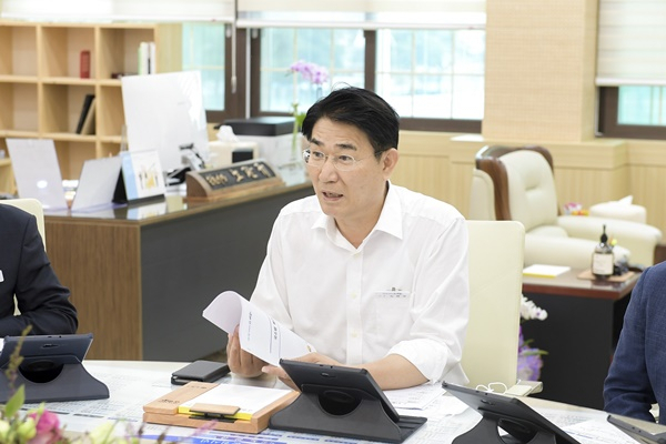 노관규 시장이 4일 간부회의를 주재하고 있다.