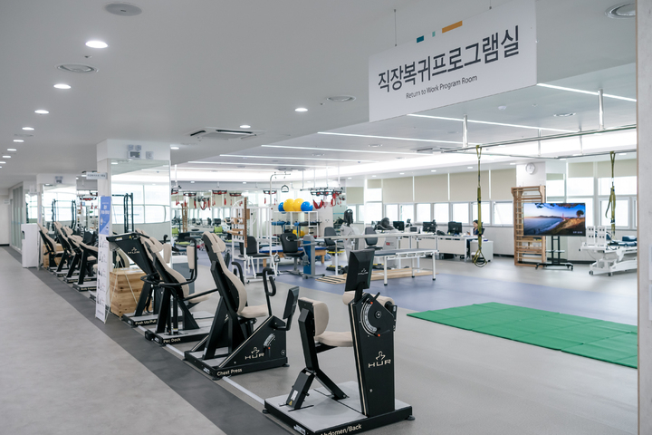 5일 문을 연 근로복지공단 부산의원 내부. [근로복지공단 제공]
